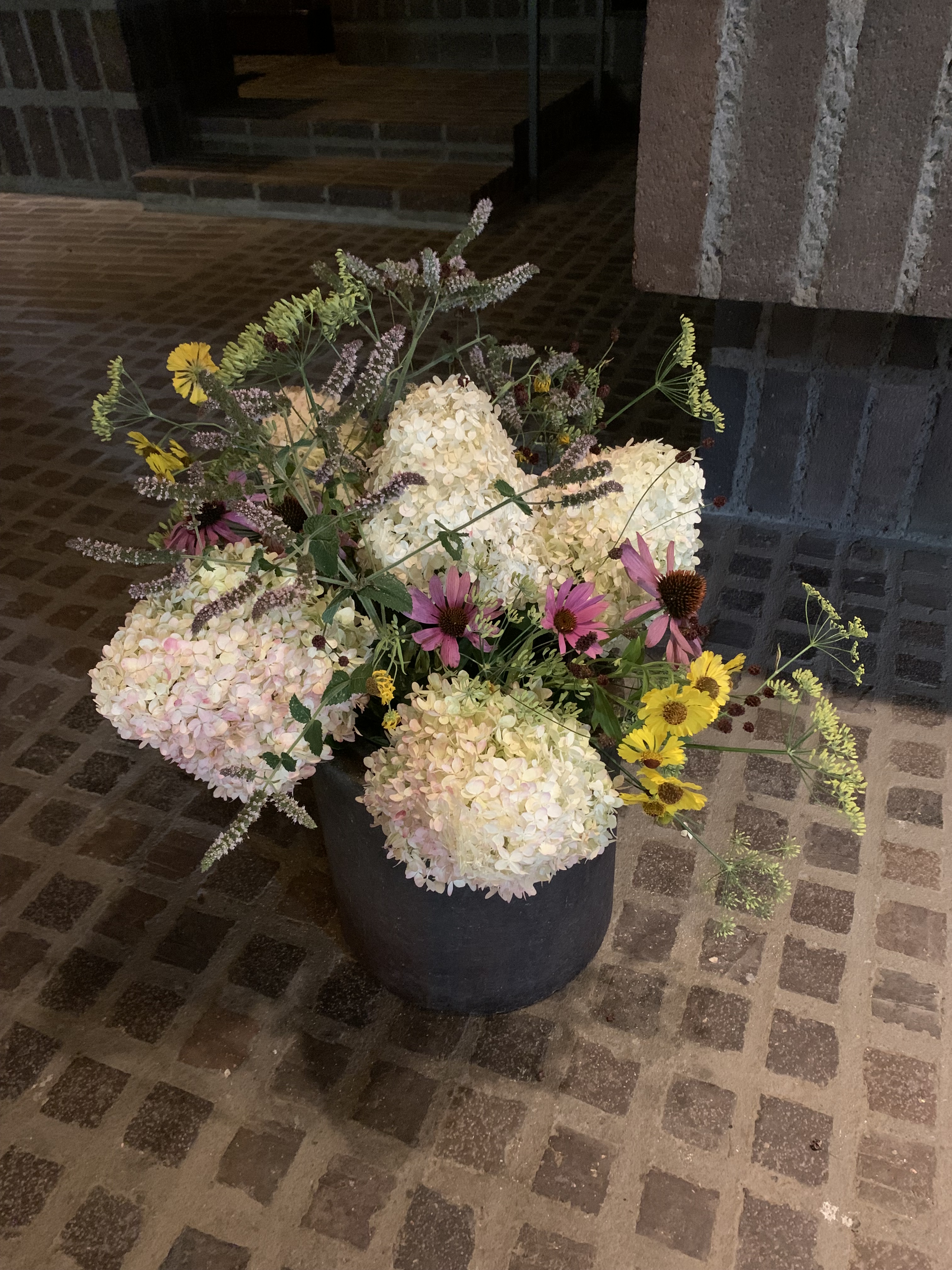 Altarblommor i S:t Petri kyrka