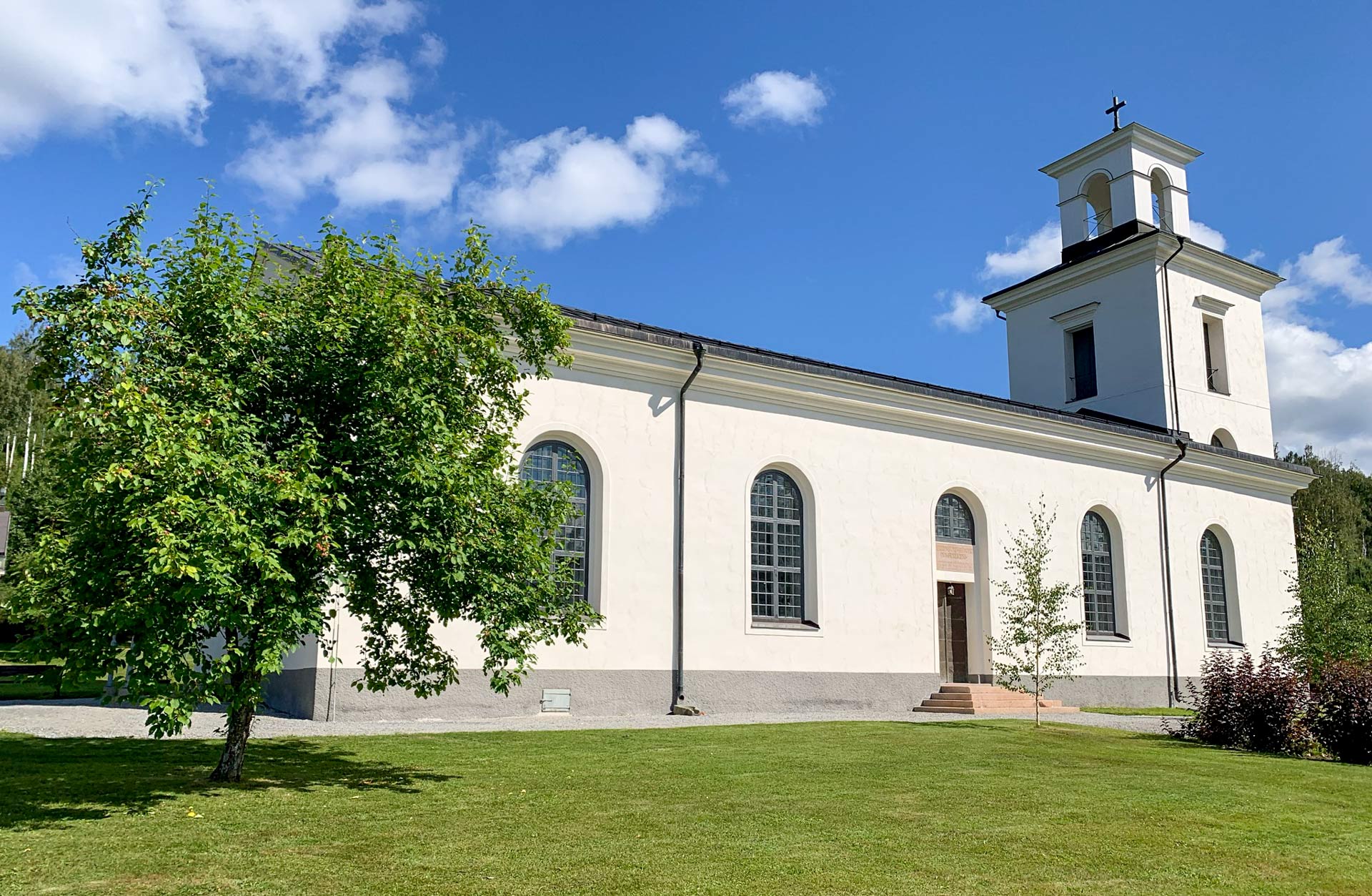 Vit stenkyrka