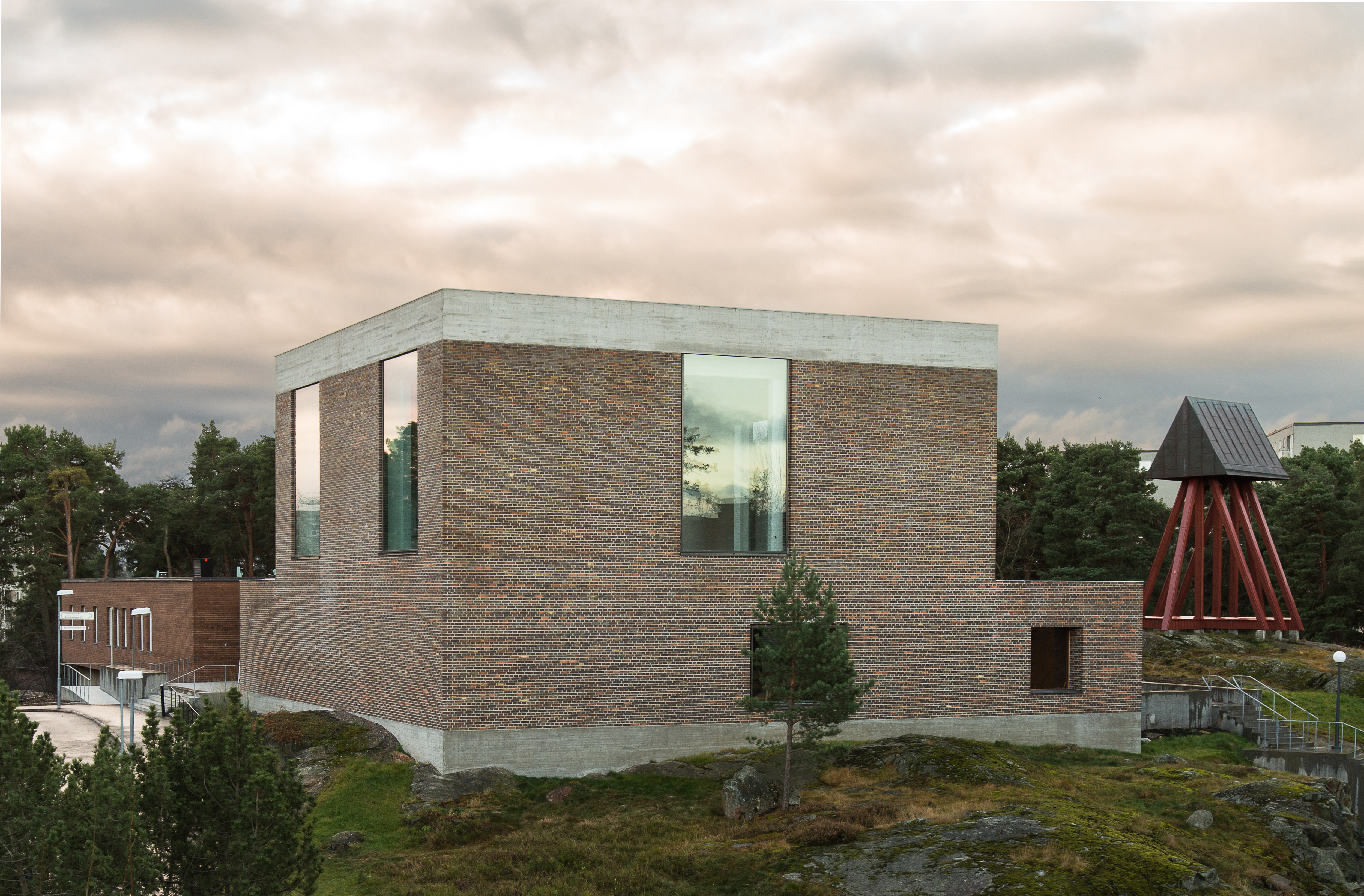 Klockstapeln utanför Årsta kyrka