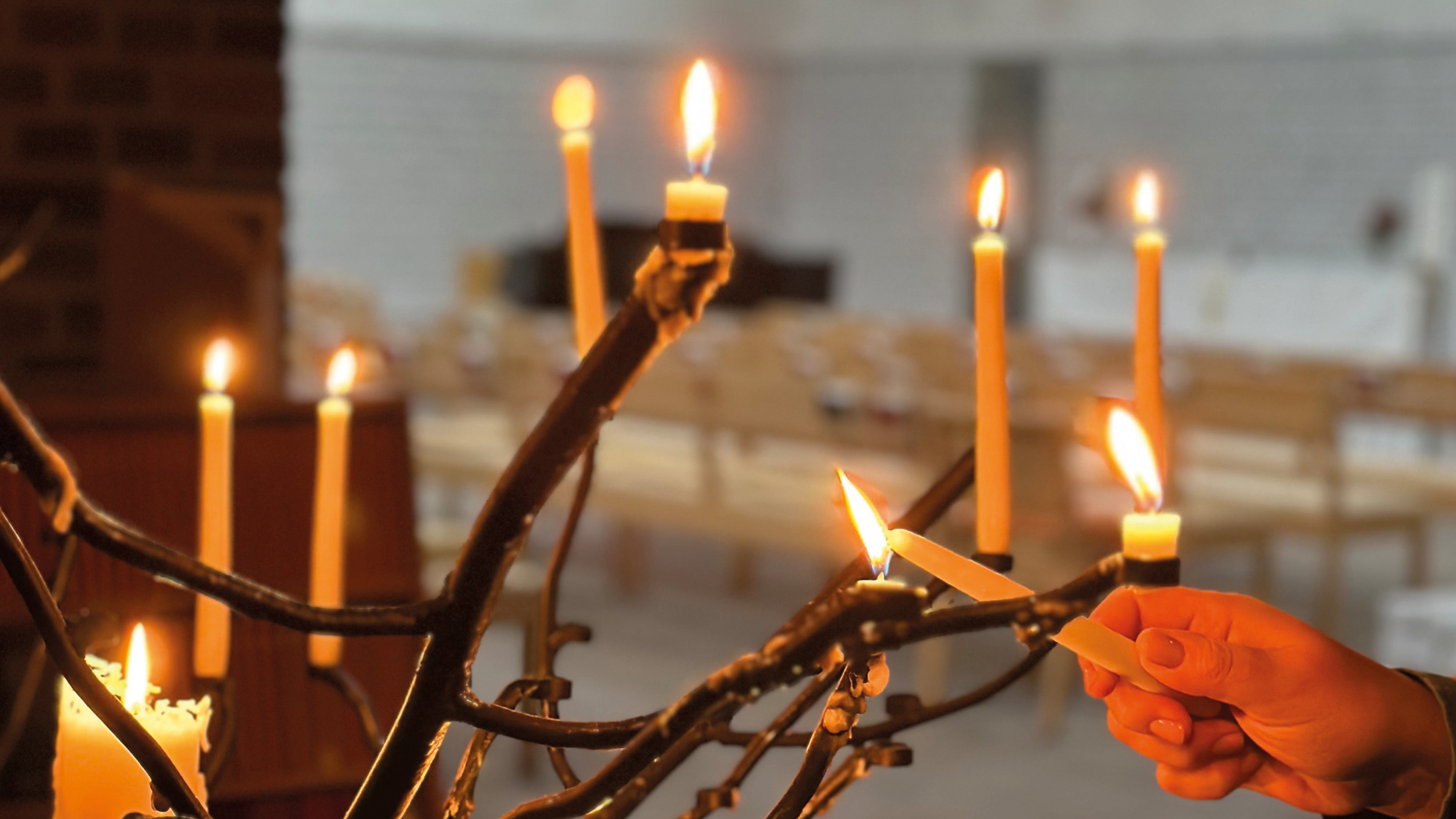 ljusbärare i Årsta kyrka
