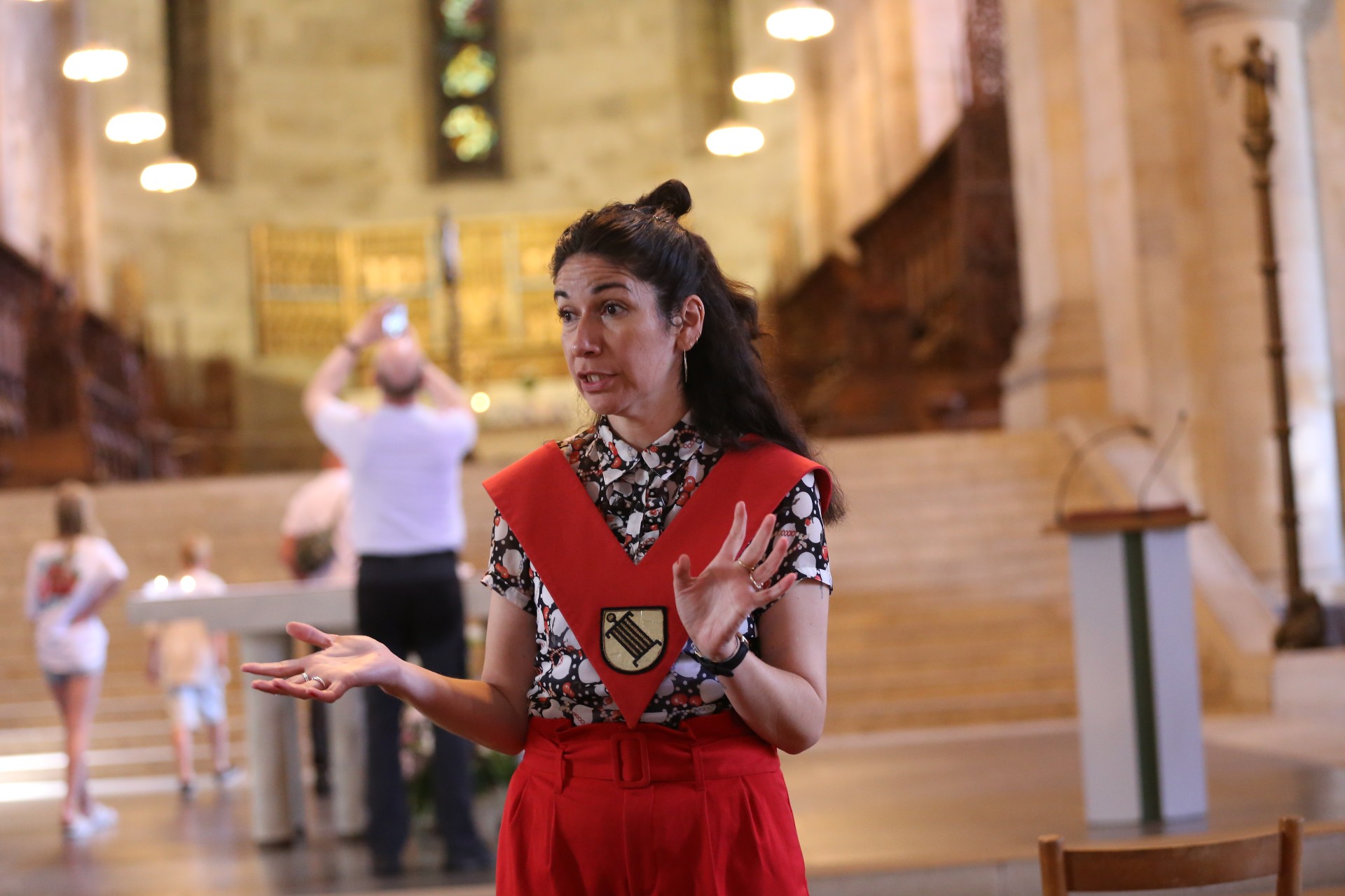 Domkyrkoguide Melissa Isla Venegas berättar om Lunds domkyrka