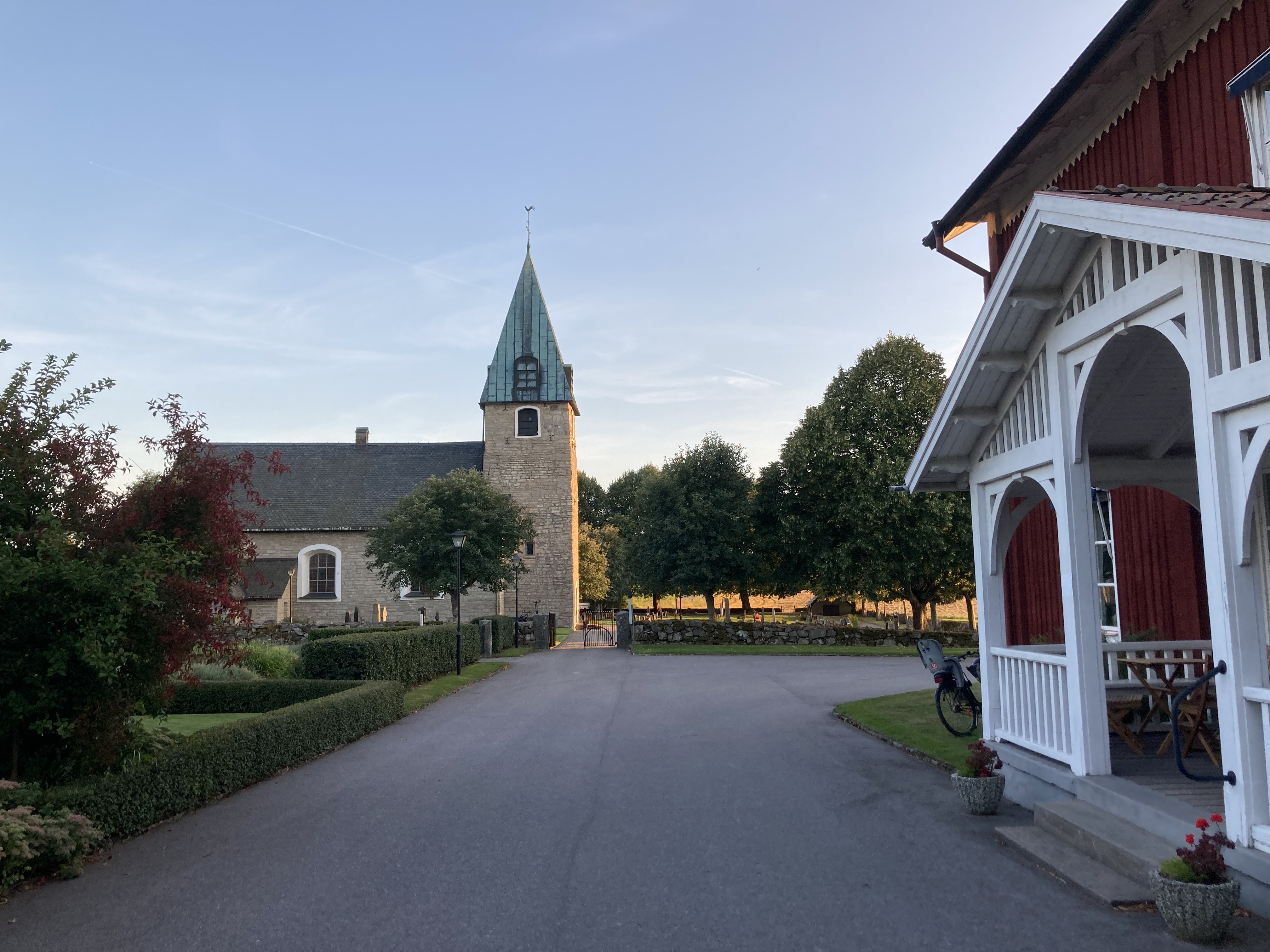 Edsberg kyrka och församlingshem