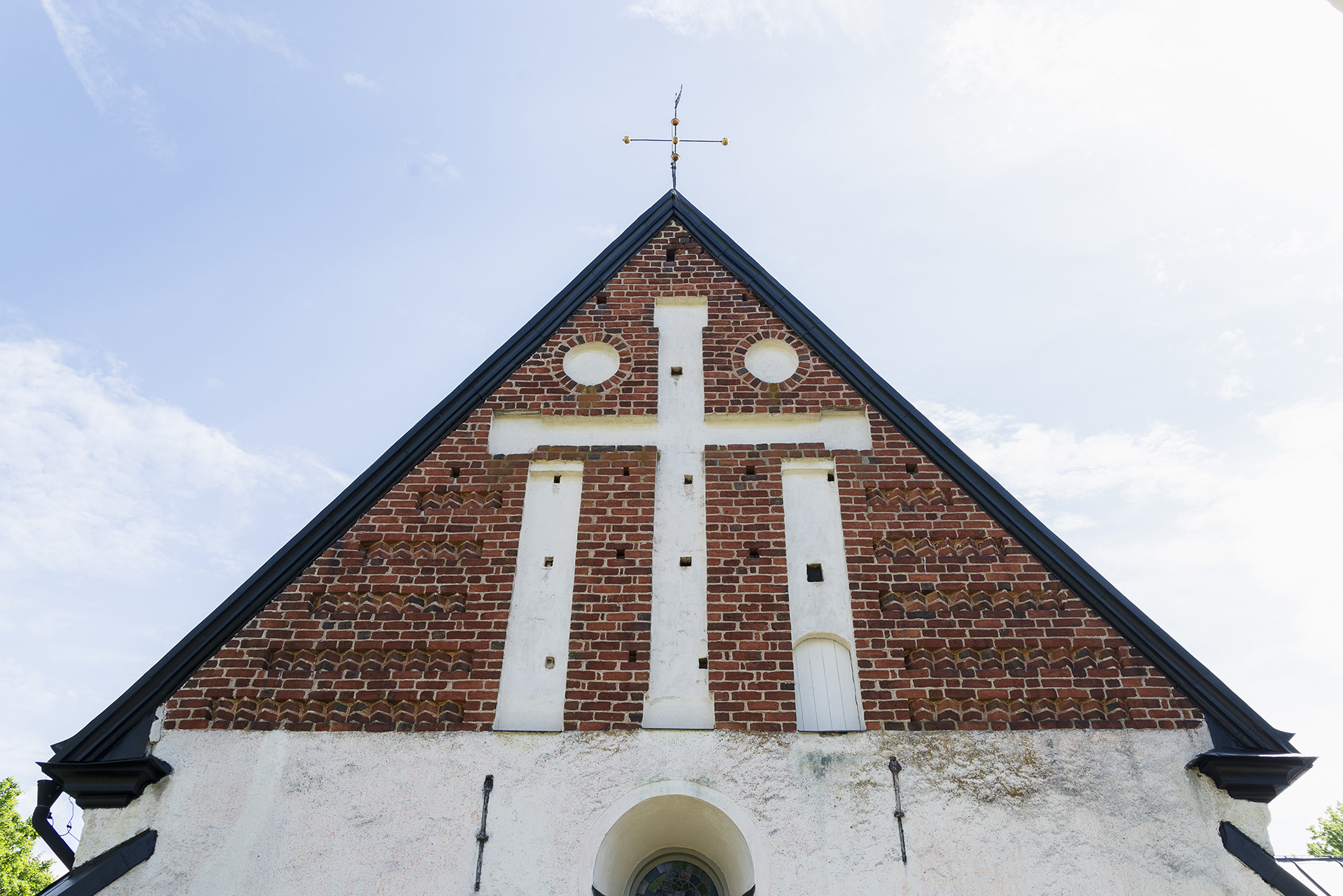 Hubbo kyrka exteriör